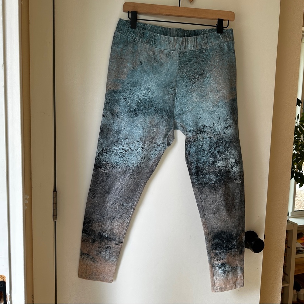 Soft Surroundings Abstract Watercolor Teal and Black Cropped Leggings